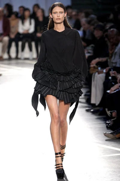 Look 12